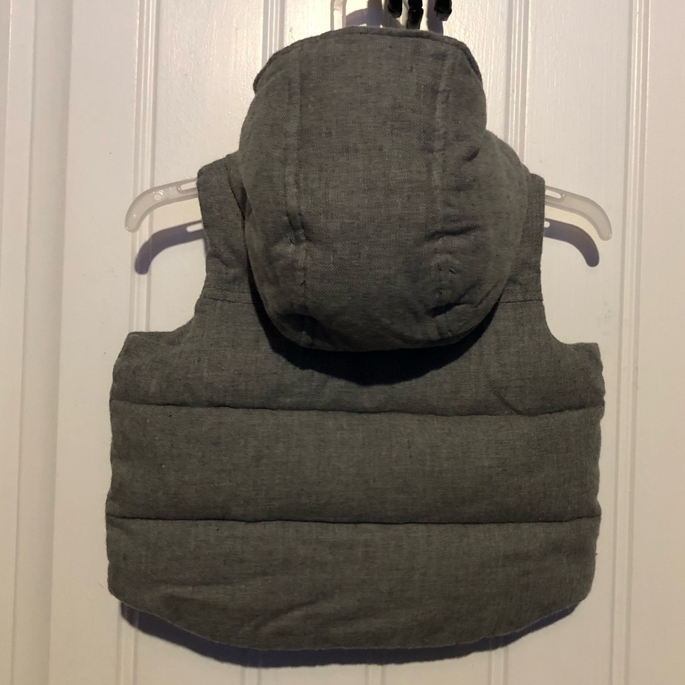 🩶Baby Gap 0-6 months Winter puffy vest Hooded toggle button up Grey boys so soft - Picture 3 of 9